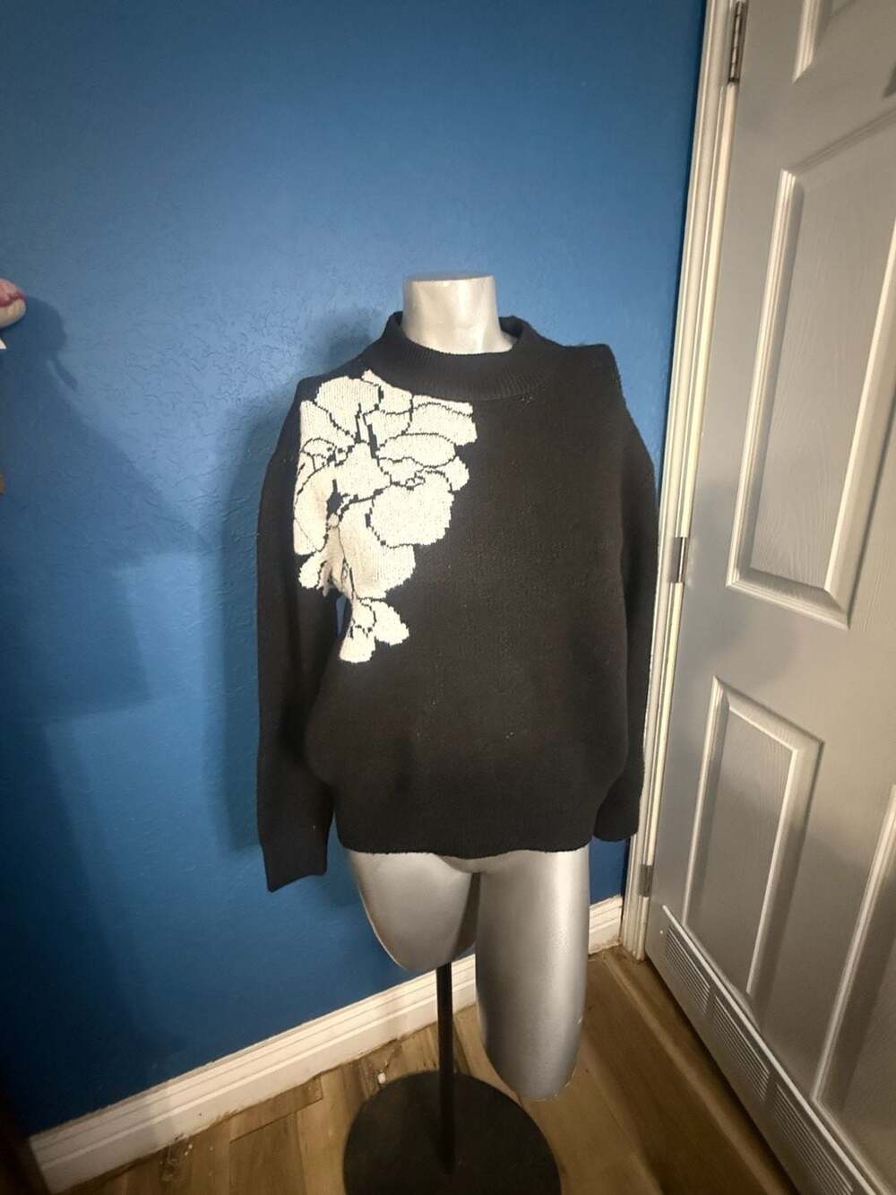 Wonderly Floral Intarsia Sweater Size L Black